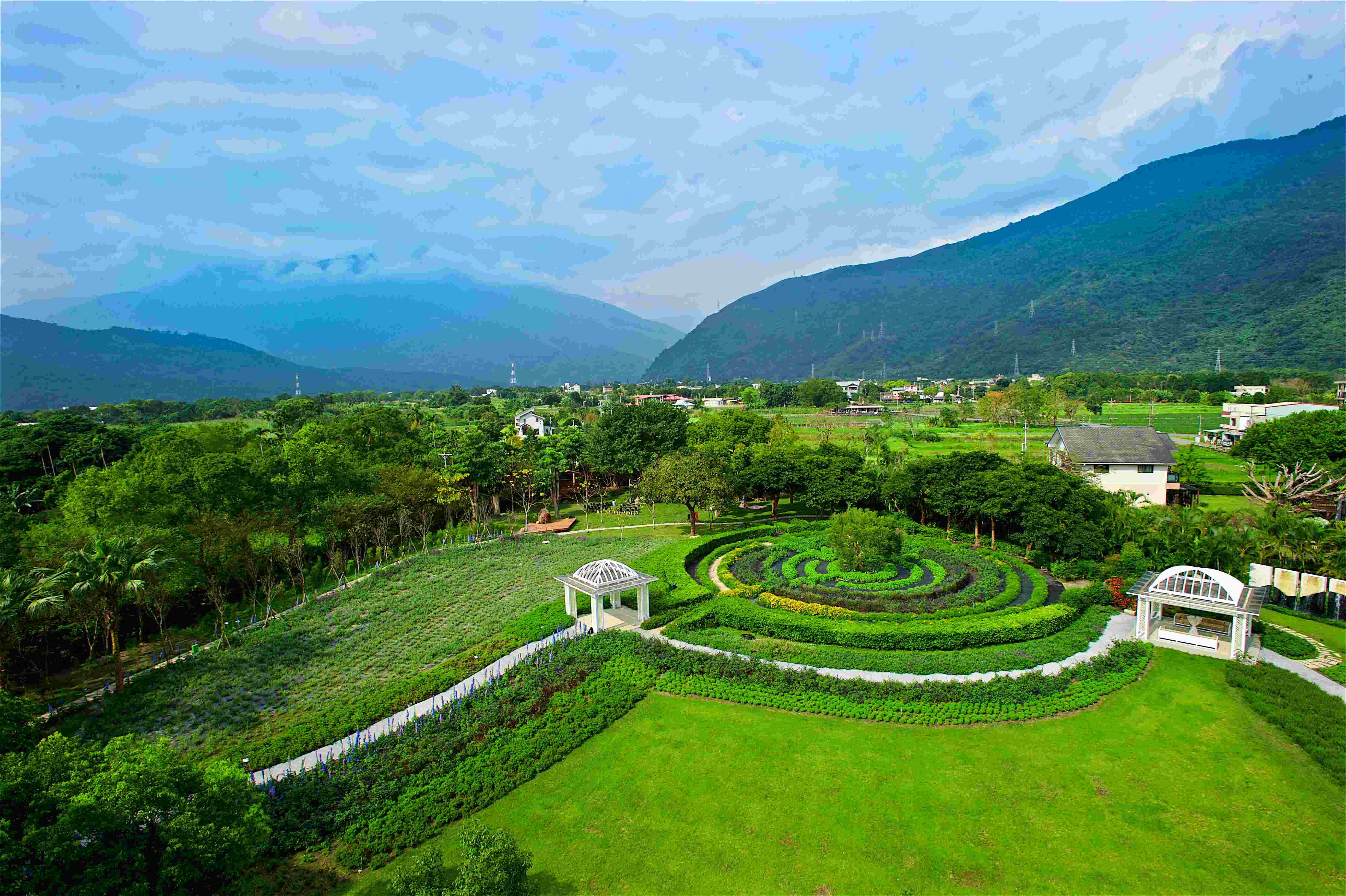 【環島之星】花蓮．香草迷宮花園+夢幻湖雲山水 秧悦假期2天(GRP0000007383)
