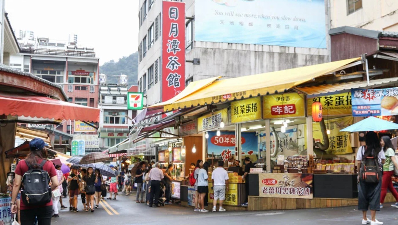 日月潭遊湖漫遊・品味在地美食