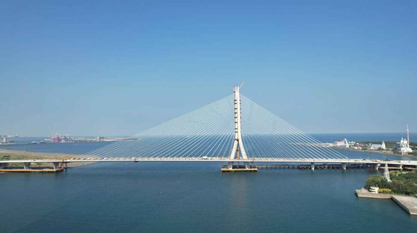遠眺淡江大橋