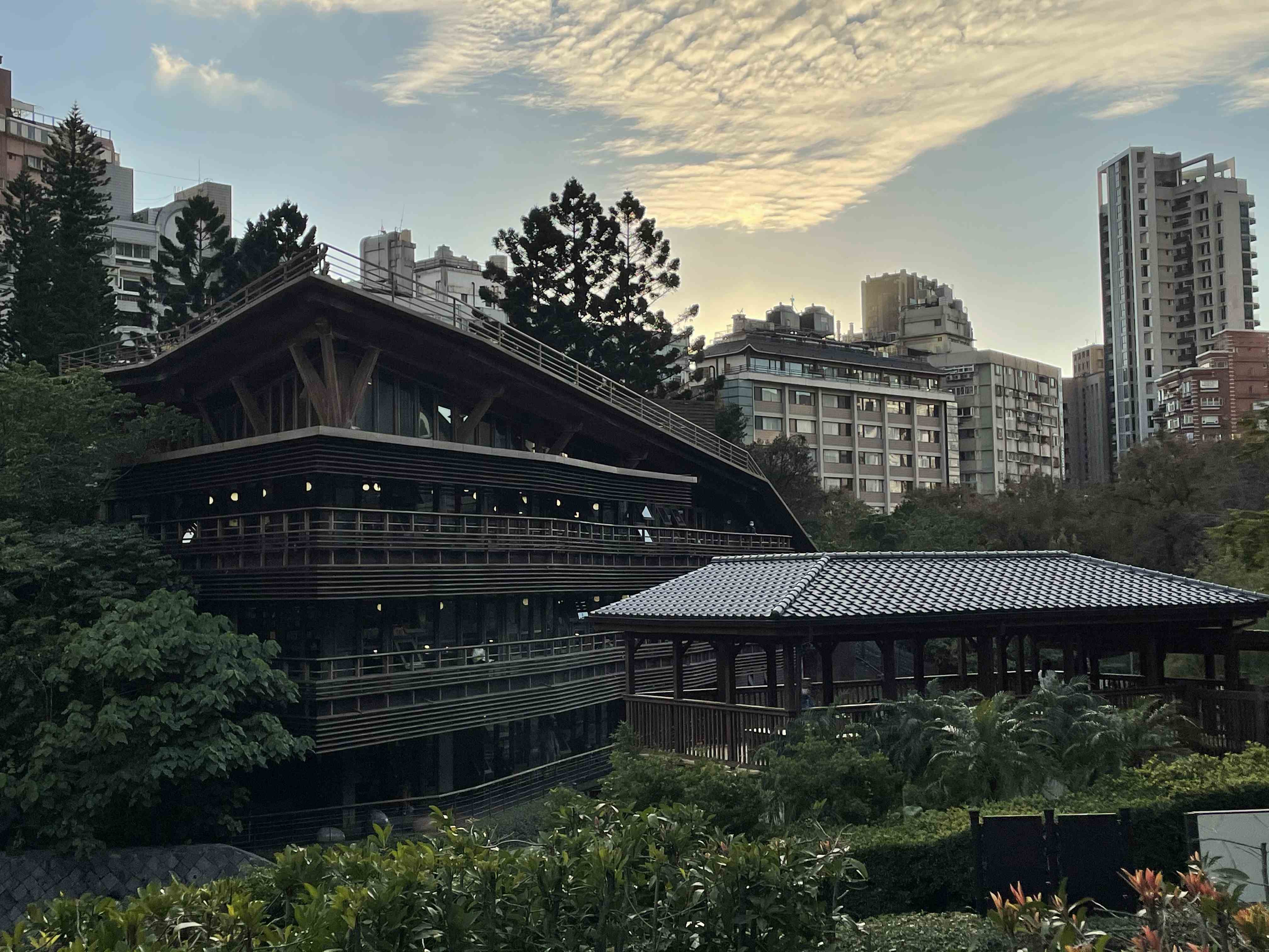 台北市立圖書館北投分館 (拍照停留)