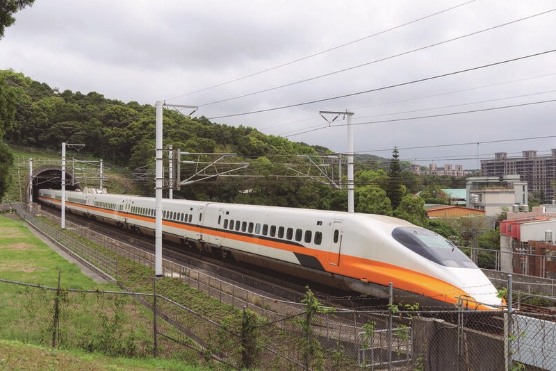 新竹車站搭乘台灣高鐵至台中